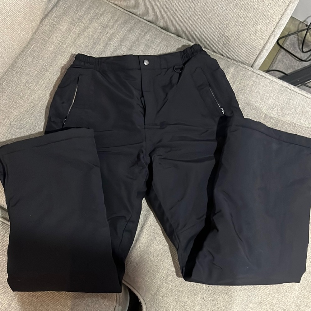 Boys lands end snow pants. Color black, worn one season. I’m great condition.